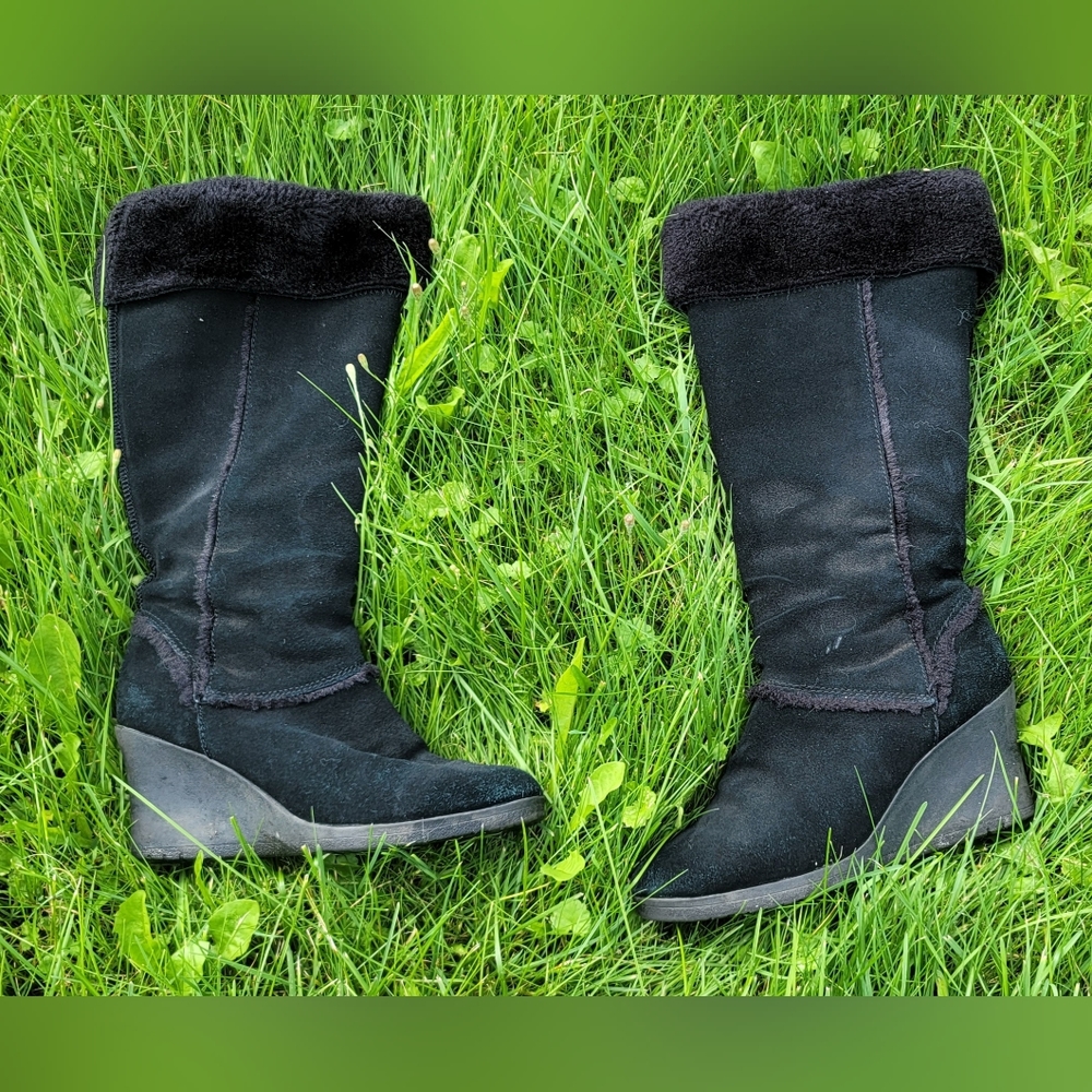 Suede winter boots with wedge heel